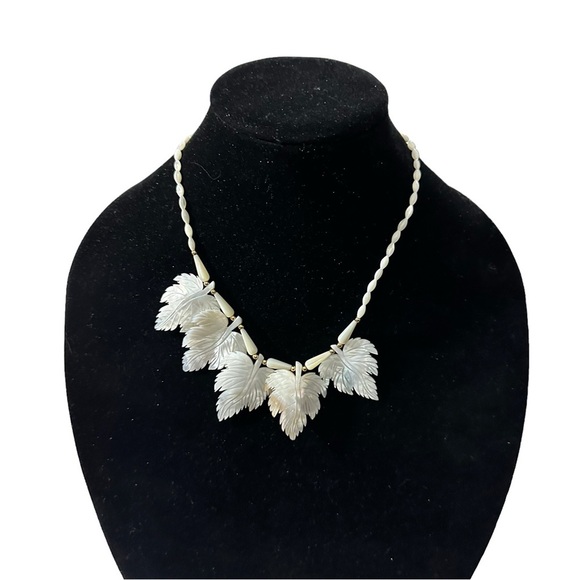 Vintage MOP Mother of Pearl & Gold Tone Beaded Large Leaves Necklace 18” Natural - Picture 1 of 10